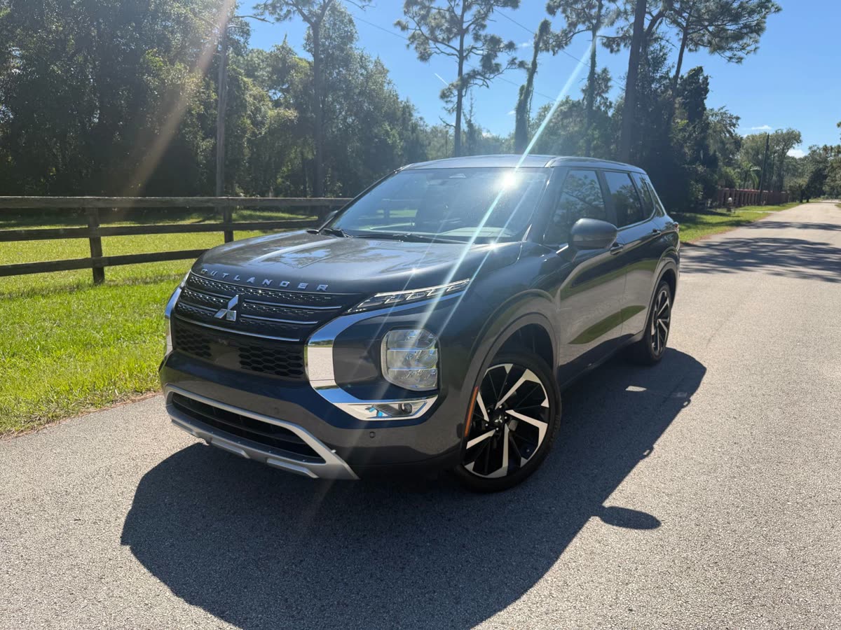 2024 Mitsubishi Outlander SE rental in Orlando